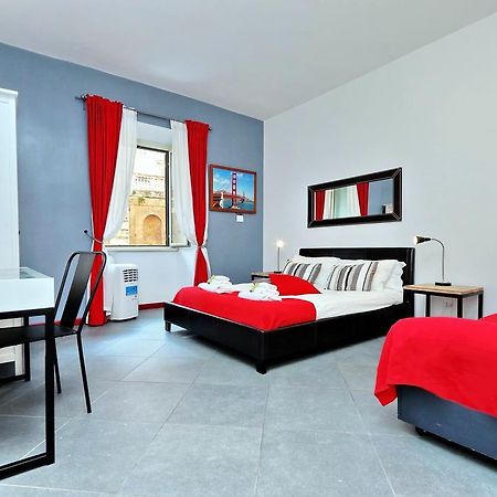Cozy Apartment Fabia 300 Mt From Colosseum Roma Exterior foto