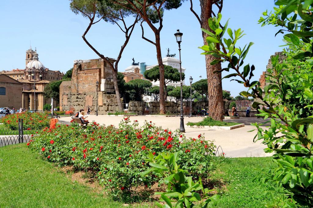 Cozy Apartment Fabia 300 Mt From Colosseum Roma Exterior foto