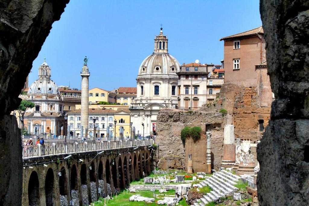 Cozy Apartment Fabia 300 Mt From Colosseum Roma Exterior foto