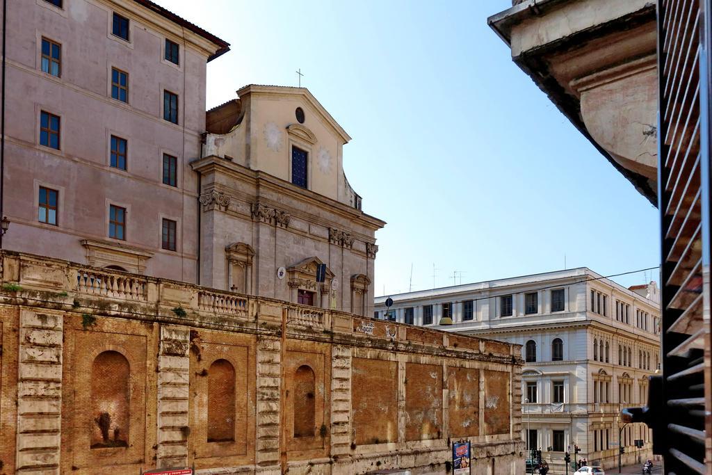 Cozy Apartment Fabia 300 Mt From Colosseum Roma Exterior foto