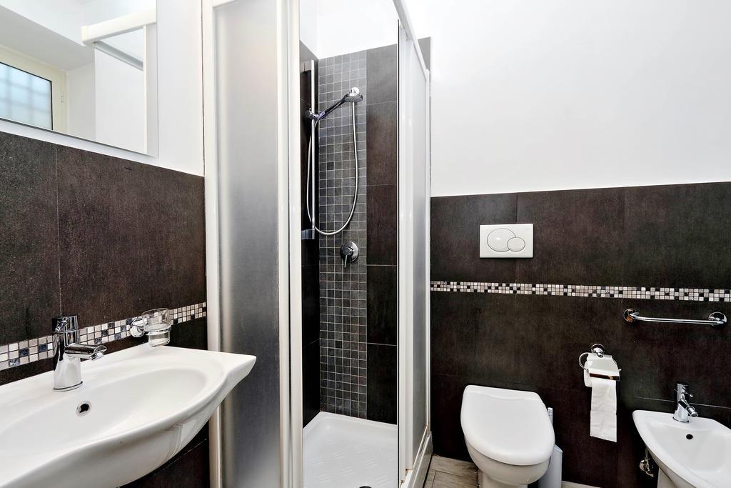 Cozy Apartment Fabia 300 Mt From Colosseum Roma Exterior foto