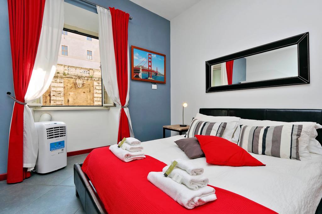 Cozy Apartment Fabia 300 Mt From Colosseum Roma Exterior foto