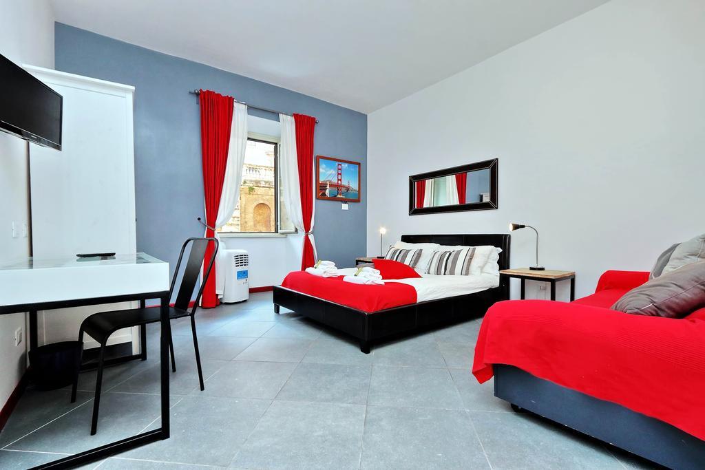 Cozy Apartment Fabia 300 Mt From Colosseum Roma Exterior foto