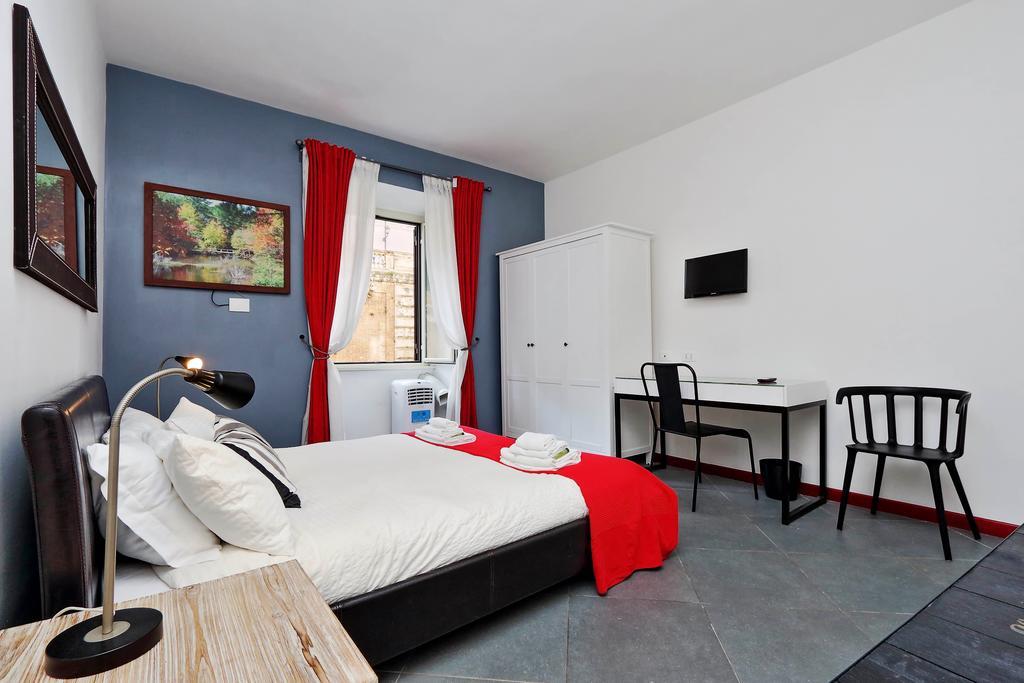 Cozy Apartment Fabia 300 Mt From Colosseum Roma Exterior foto