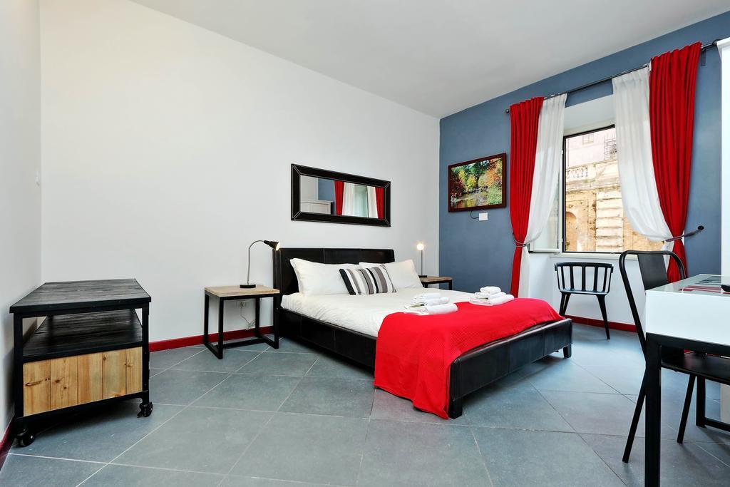 Cozy Apartment Fabia 300 Mt From Colosseum Roma Exterior foto