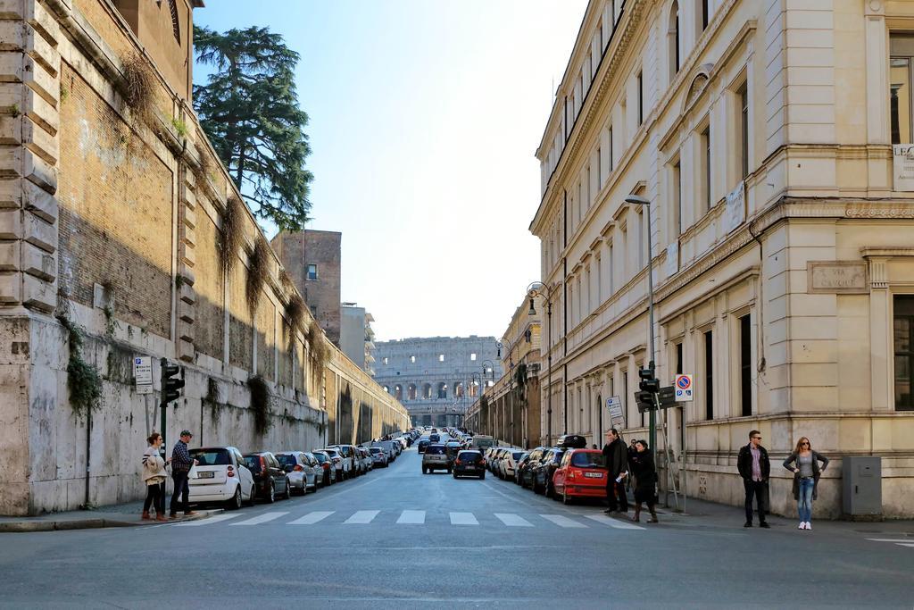 Cozy Apartment Fabia 300 Mt From Colosseum Roma Exterior foto