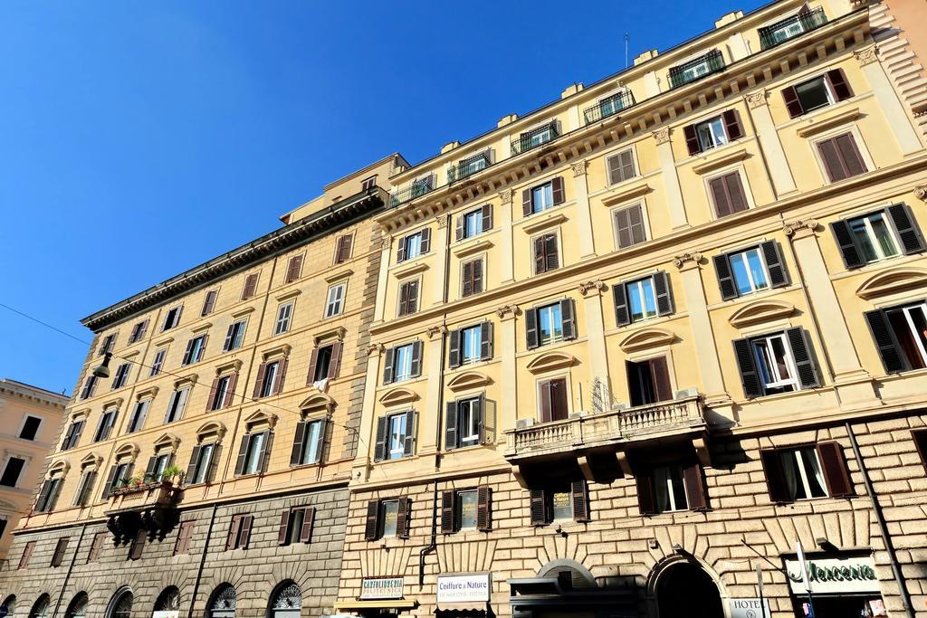 Cozy Apartment Fabia 300 Mt From Colosseum Roma Exterior foto